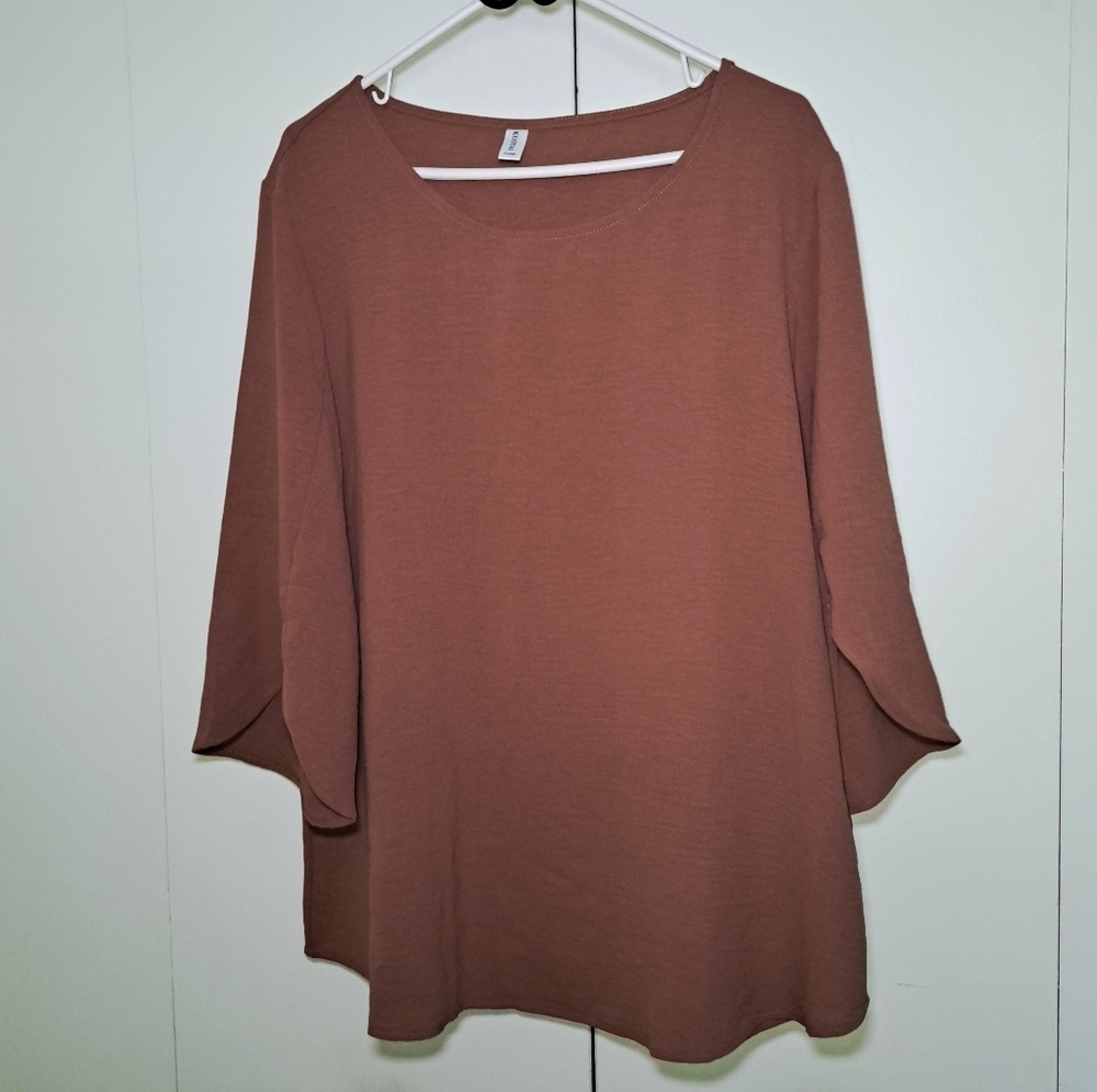 Two Casual Blouses Brown And Cream   Size XL Lot Of 2